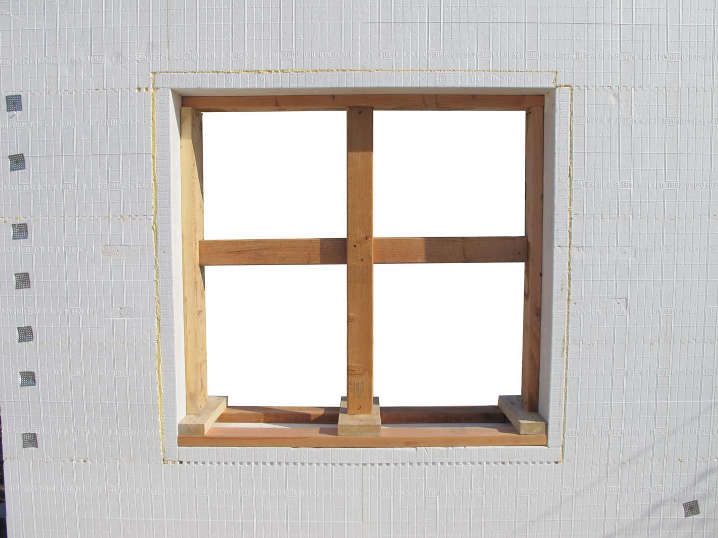 BuildBuck bracing a window